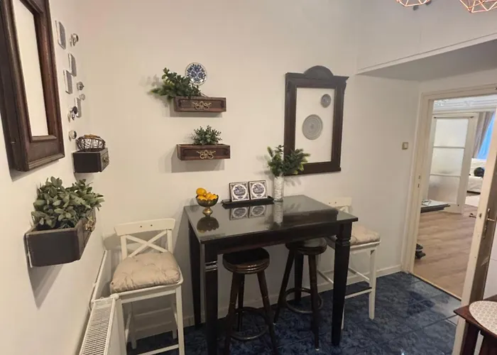 Exclusive Antique Apartment Next To The Fashion Street
