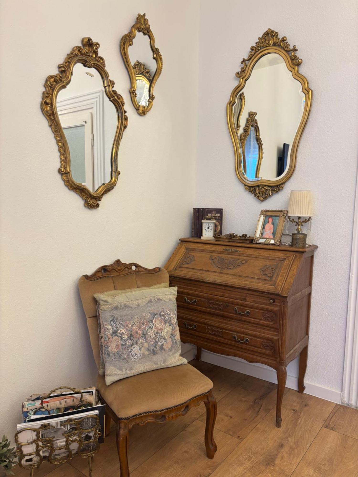 Exclusive Antique Next To The Fashion Street *