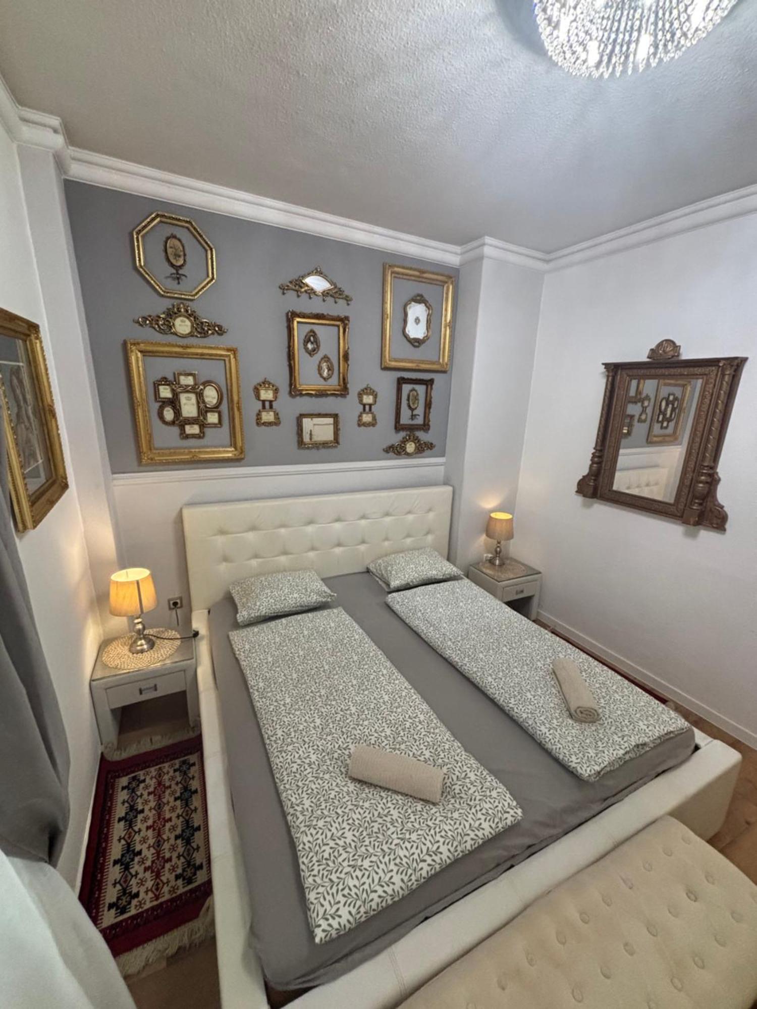 Exclusive Antique Next To The Fashion Street * Budapest